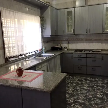 2 Bedrooms At 30 M Away From The Beach With Furnished Terrace And Wifi Apartamento *